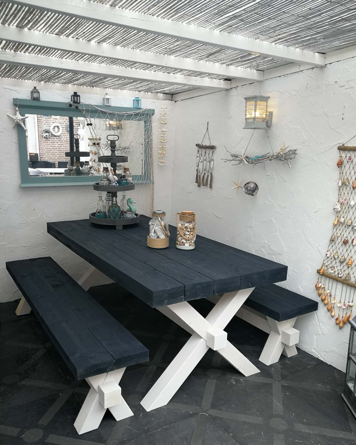 Gespleten bamboematten gebruikt als natuurlijke dakbedekking voor pergola’s en overkappingen in Ibiza style