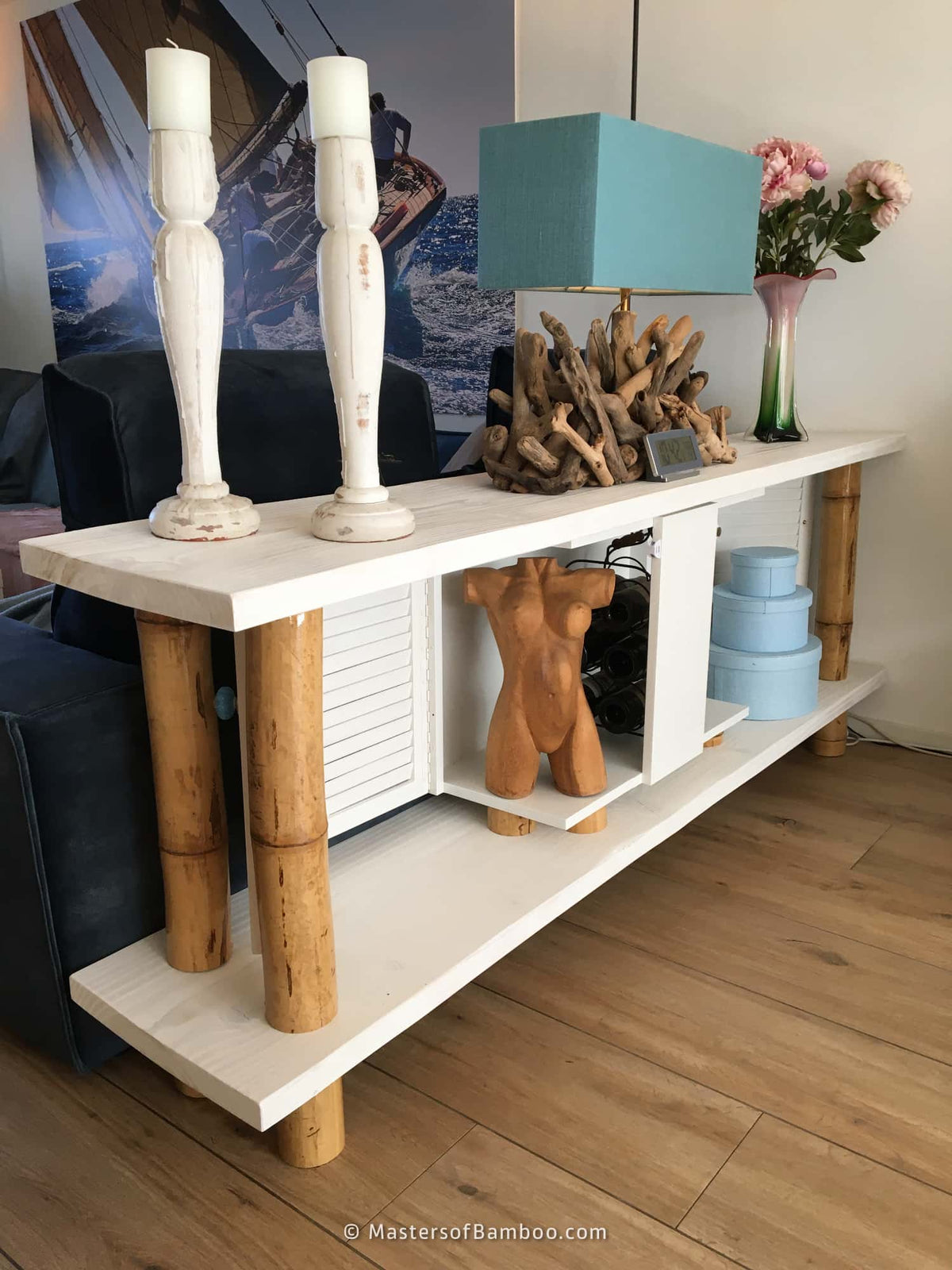 Guadua Bamboepalen Gecombineerd met Hout als Kast
