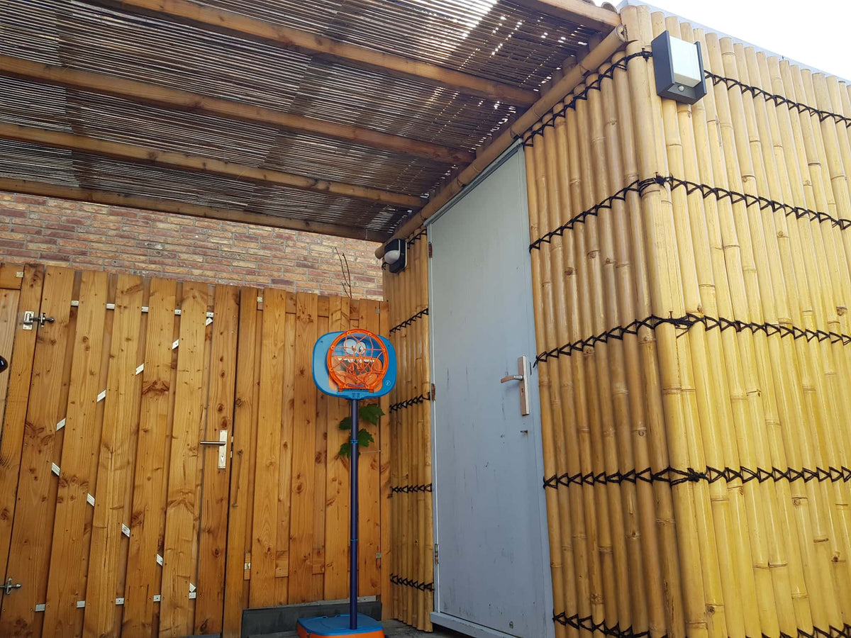 Muur bekleed met bamboe