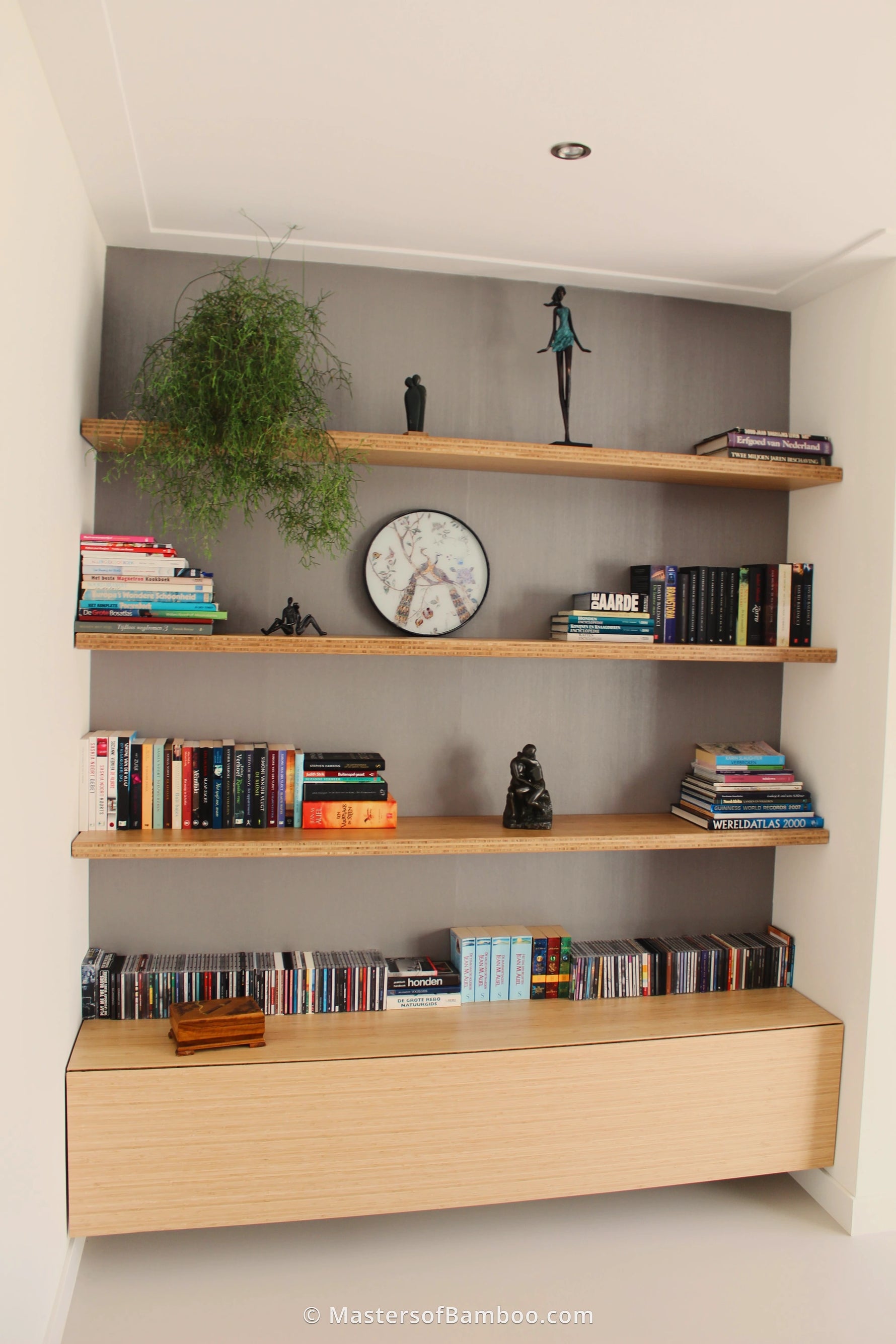 Boekenkast gemaakt van bamboe platen Masters of Bamboo