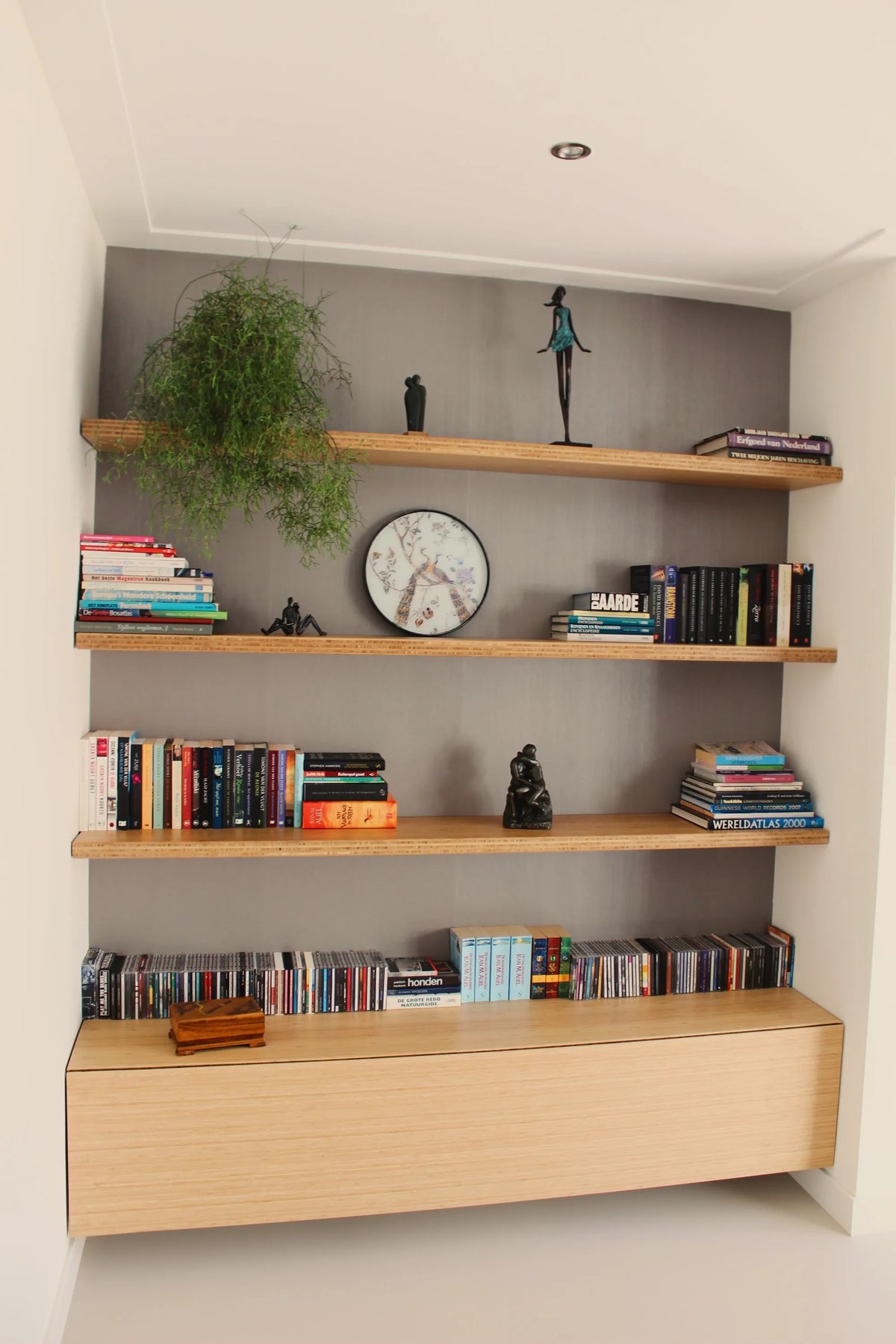 Boekenkast gemaakt van bamboe platen Masters of Bamboo
