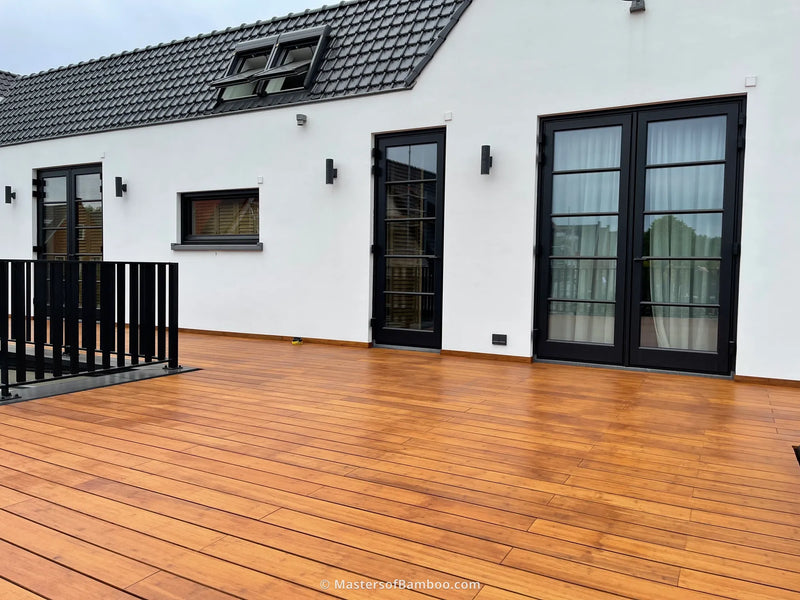 Bamboe-terrasplanken-in-de-olie