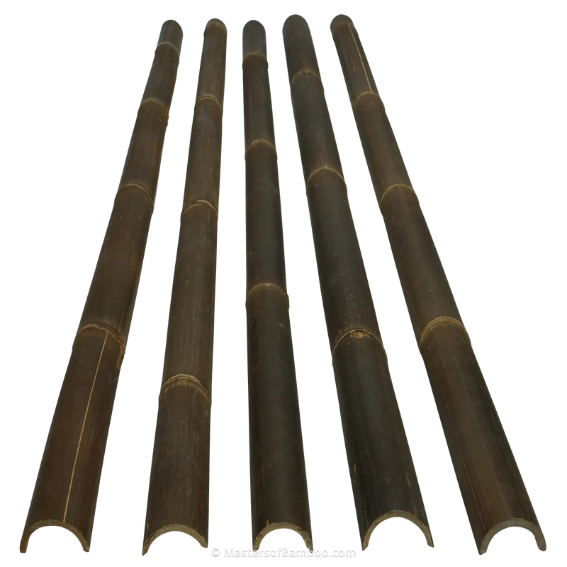 halfronde donkere bamboepalen