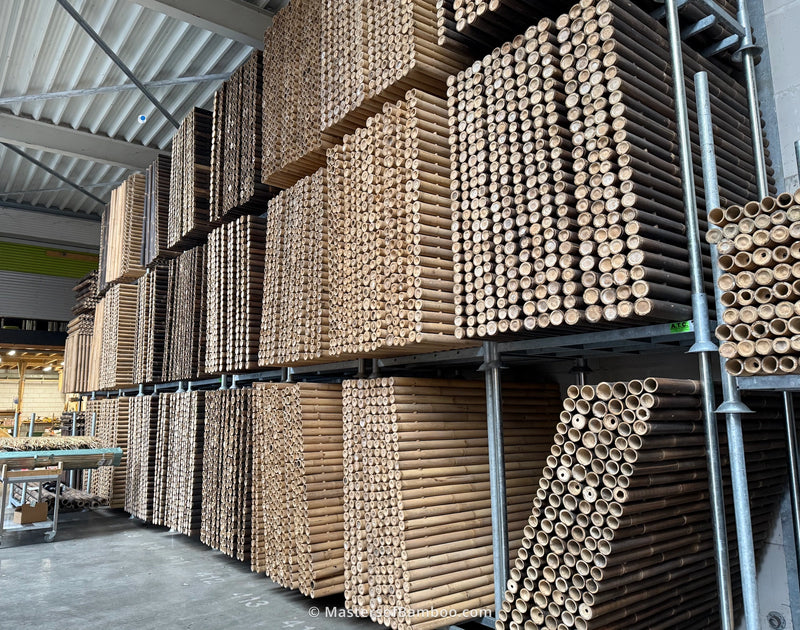 Groot magazijn bamboe schermen