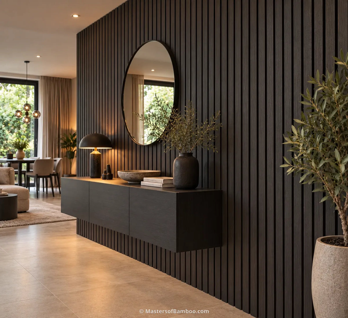 Moderne woonkamer met bamboe wandbekleding