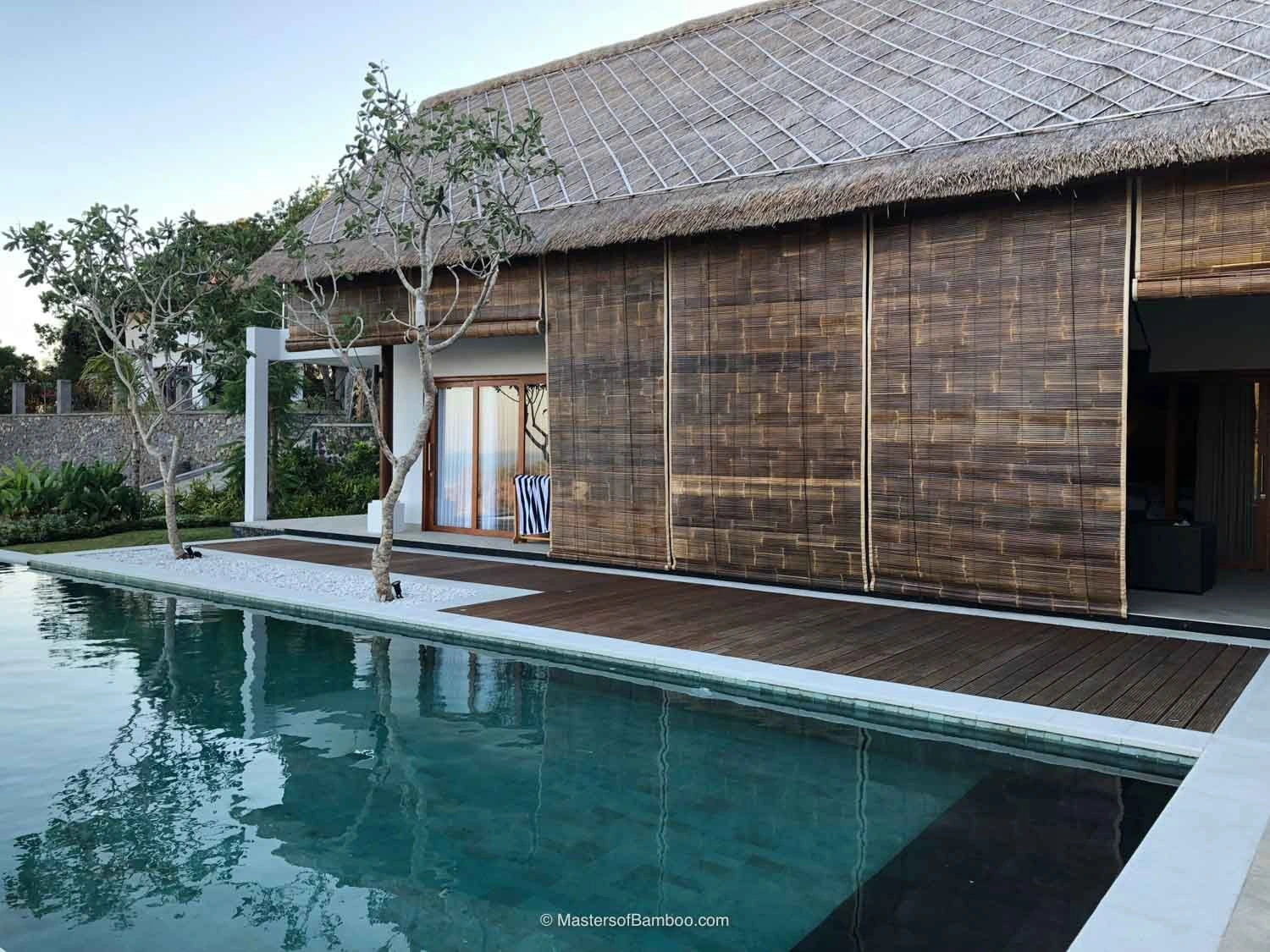 zwarte bamboerolgordijnen schaduw en privacy