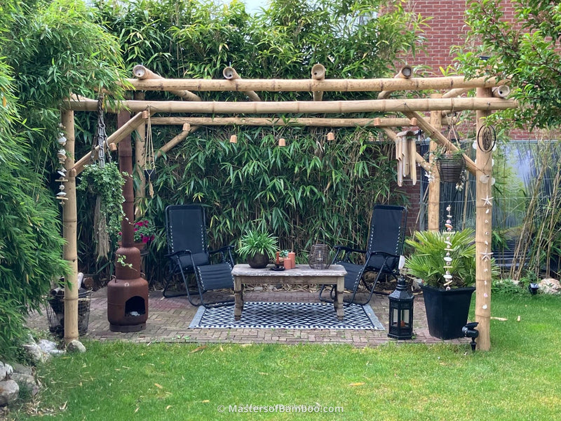 Bamboe Pergola in tuin Masters of Bamboo
