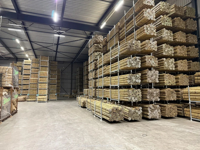 bamboestokken in magazijn tonkin