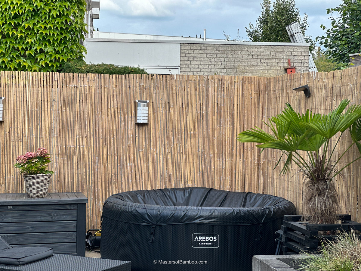 bamboemat gespleten in tuin