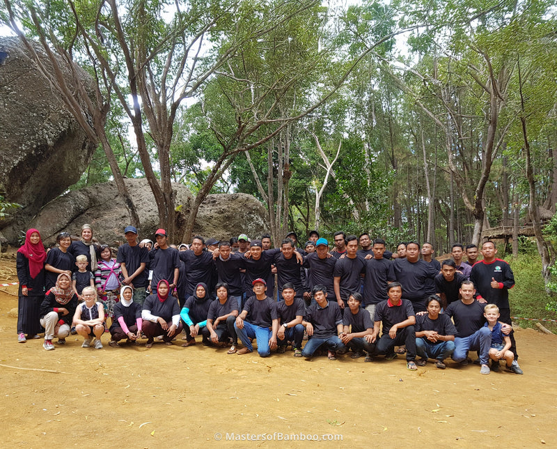 groepsfoto bamboe fabriek buitenland Masters of Bamboo