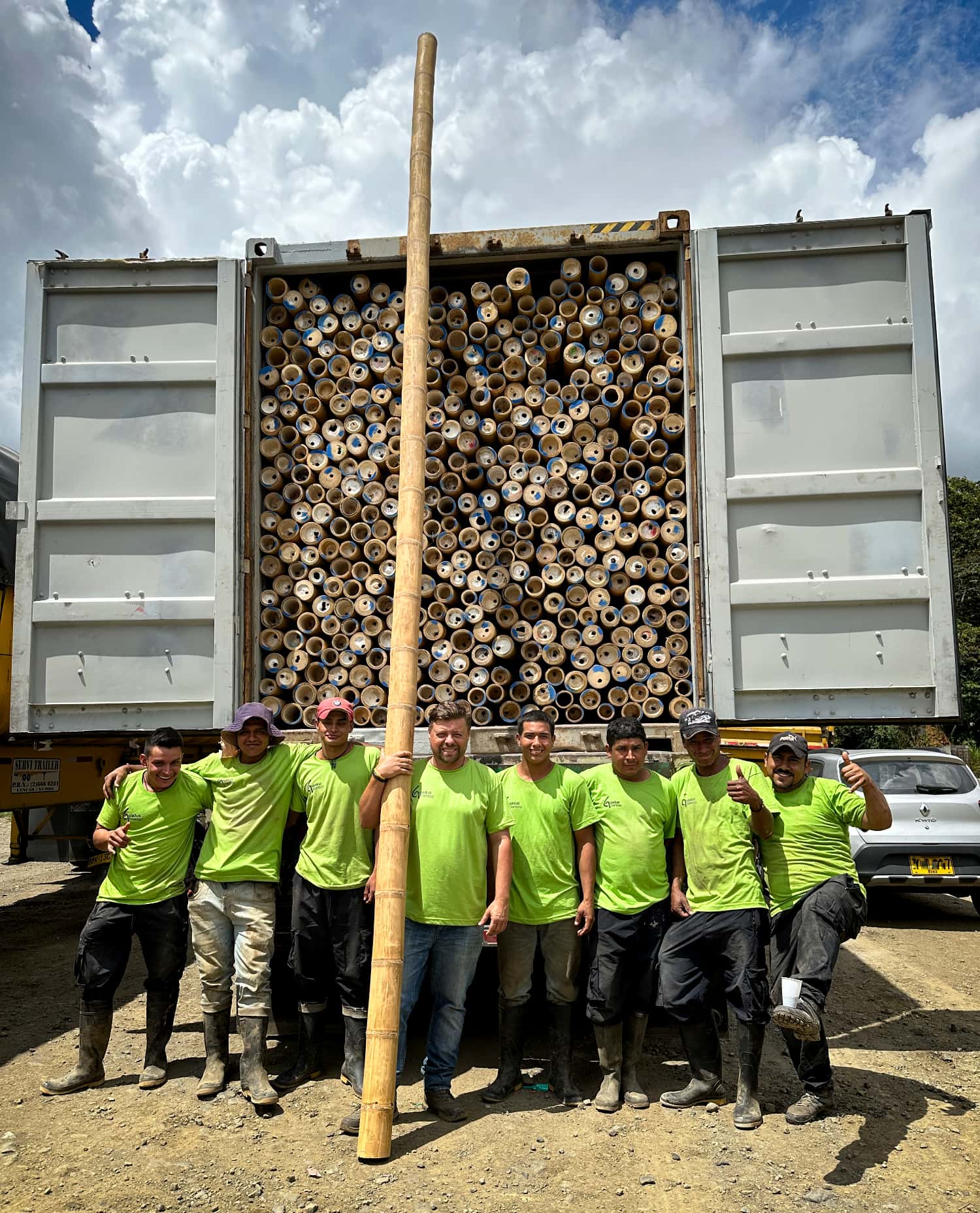 Stephane Schroder met zijn team van Guadua Bamboo in Colombia